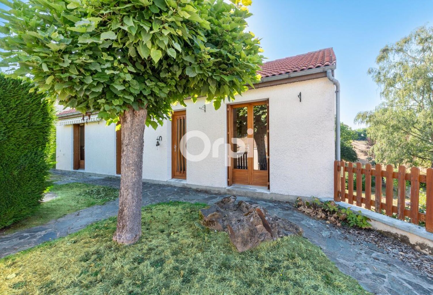 Maison À Vendre Maison familiale de plain-pied sur sous-sol – 3 chambres et un bureau – Le Palais-sur-Vienne — photo 1