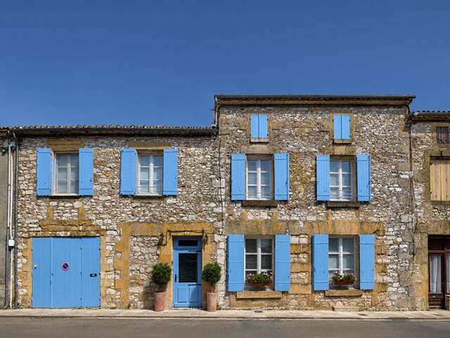 Grande maison de village avec cour au coeur de Monpazier — photo du bien