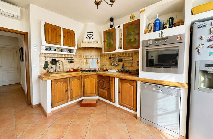 SAINT-VICTORET  Villa indépendante de 137 m² avec 91 m² de dépendances et fort potentiel — photo 2