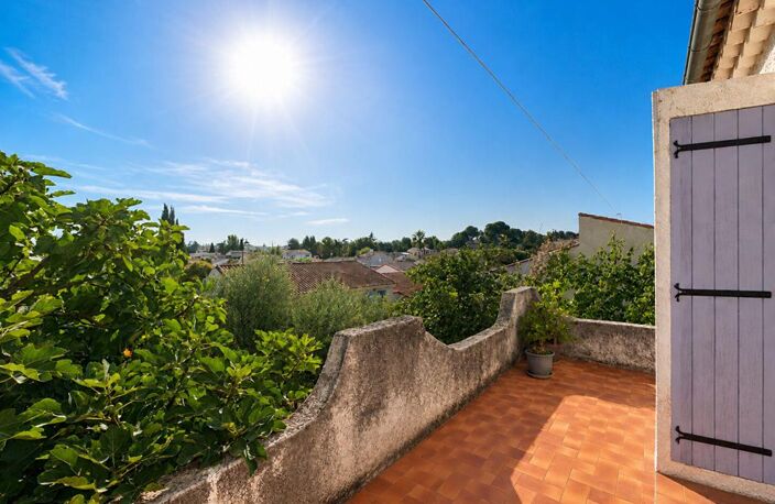 SAINT-VICTORET  Villa indépendante de 137 m² avec 91 m² de dépendances et fort potentiel — photo 4