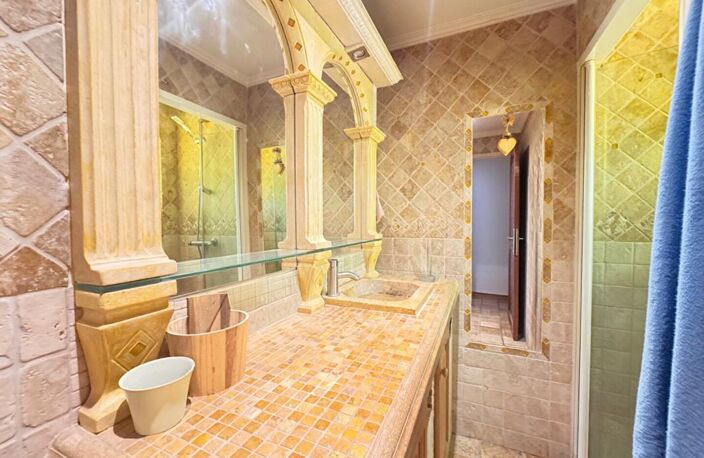 SAINT-VICTORET  Villa indépendante de 137 m² avec 91 m² de dépendances et fort potentiel — photo 5