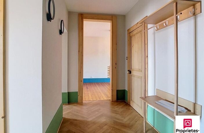 BELFORT - T3 rénové de 87 m² - Beaucoup de cachet — photo 4
