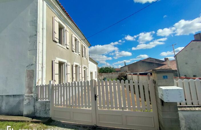 Maison Saint Saturnin Du Bois 8 pièce(s) 120 m2 — photo 3
