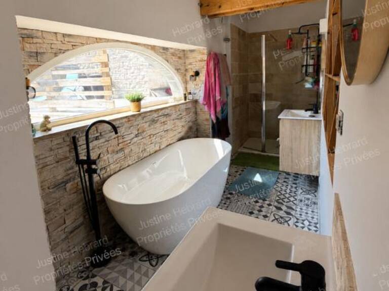AUBIAT (63260) Maison de caractère rénovée d'environ 170 m² avec 4 chambres, suite parentale et espace professionnel — photo 1