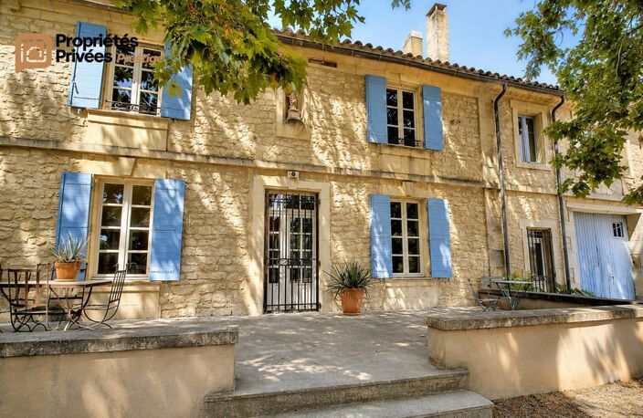 TARASCON  EN EXCLUSIVITÉ  Exceptionnel mas en pierre rénové de 364 m² habitables, offrant près de 1294 m² bâtis sur un terrain clos de 9 420 m² — photo 2