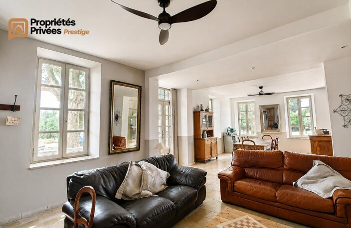 TARASCON  EN EXCLUSIVITÉ  Exceptionnel mas en pierre rénové de 364 m² habitables, offrant près de 1294 m² bâtis sur un terrain clos de 9 420 m² — photo 3