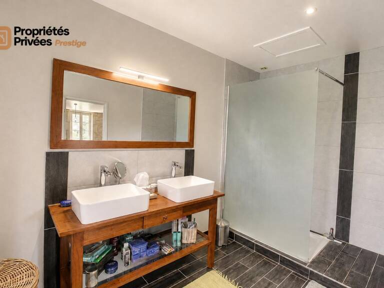 TARASCON  EN EXCLUSIVITÉ  Exceptionnel mas en pierre rénové de 364 m² habitables, offrant près de 1294 m² bâtis sur un terrain clos de 9 420 m² — photo 1