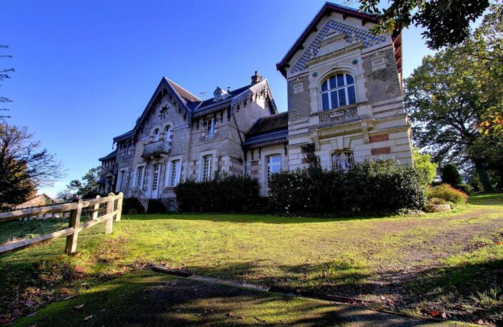 Manoir de 1850, maison de gardien et tennis sur un parc de 5ha — photo 2