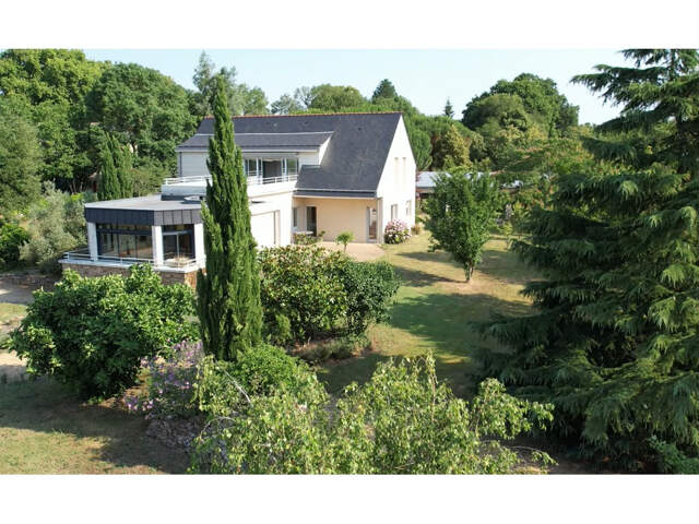 Maison d'architecte La Chapelle Saint Laud 8 pièces 244 m2 — photo du bien