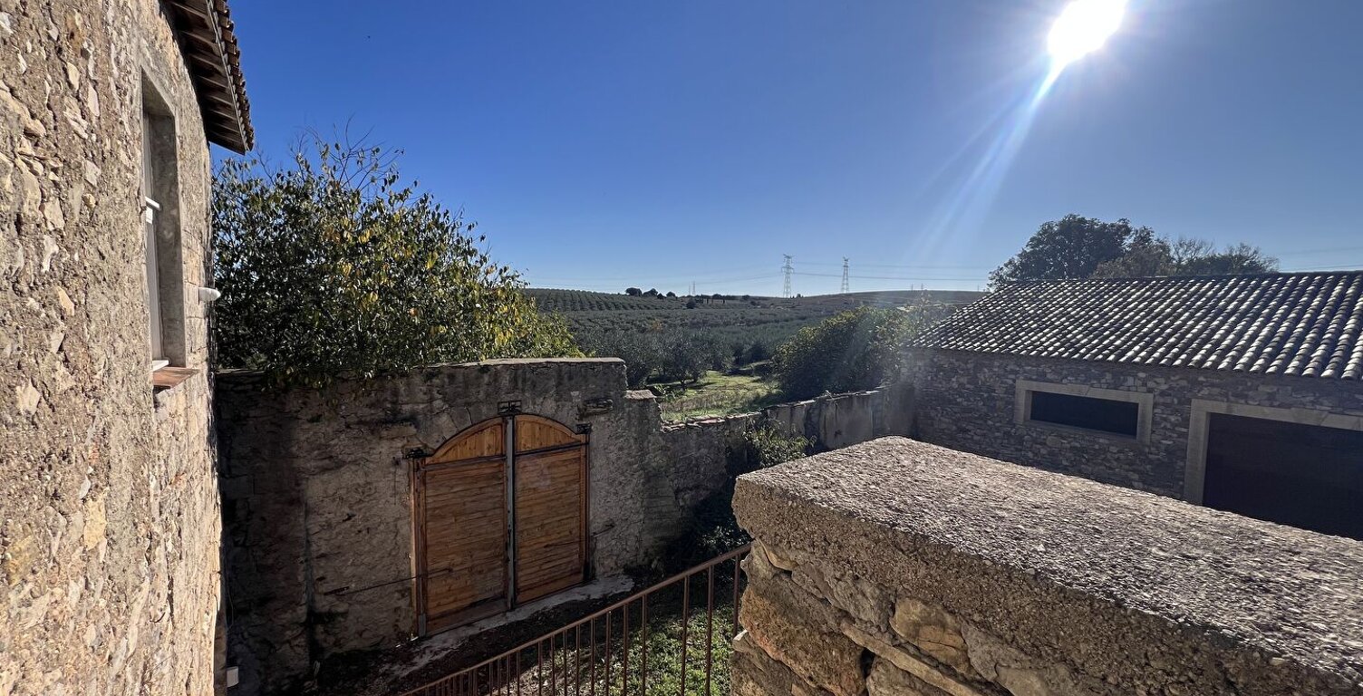Le charme d'un mas authentique sur 4 hectares de nature entre oliviers et collines — photo 1