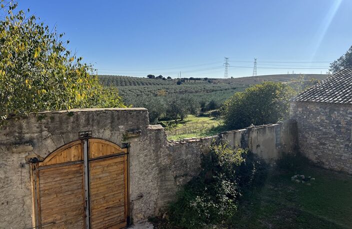 Le charme d'un mas authentique sur 4 hectares de nature entre oliviers et collines — photo 4