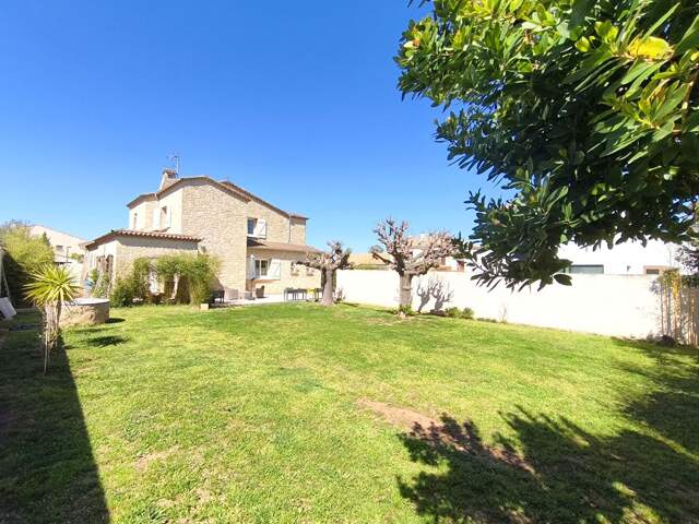 MAUGUIO / Belle maison familiale de caractère avec dépendance et jardin piscinable — photo du bien