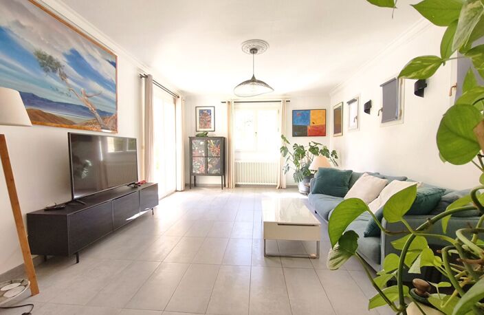 MAUGUIO / Belle maison familiale de caractère avec dépendance et jardin piscinable — photo 5