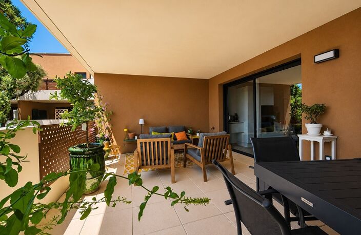 Castries : Élégant 3 pièces de 90 m² avec deux terrasses au coeur d'un environnement verdoyant — photo 2