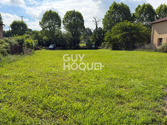Agréable terrain plat constructible — photo du bien