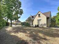 Maison familiale, terrain clôturé et arboré — photo 2