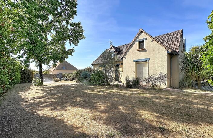 Maison familiale, terrain clôturé et arboré — photo 2