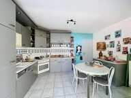 Maison familiale, terrain clôturé et arboré — photo 4