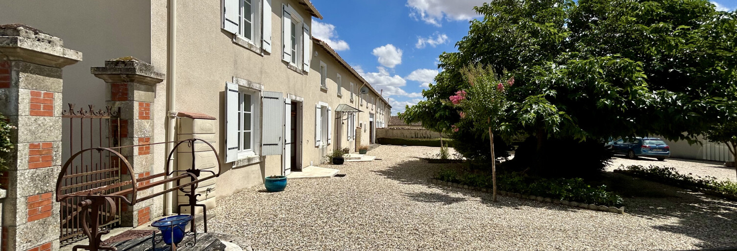Maison 14 Pièces 338 m² à vendre à Loubigné (79110)