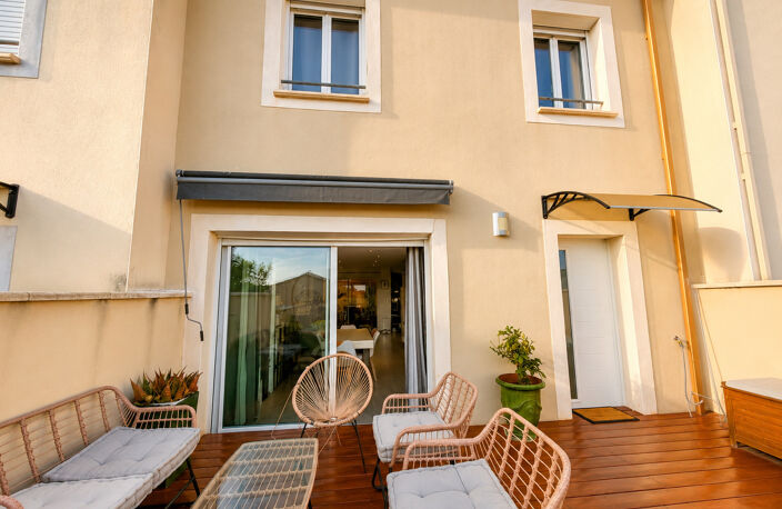 En exclusivité Villa de 2013, 95 m2 sur 164 m2 de terrain , — photo 2