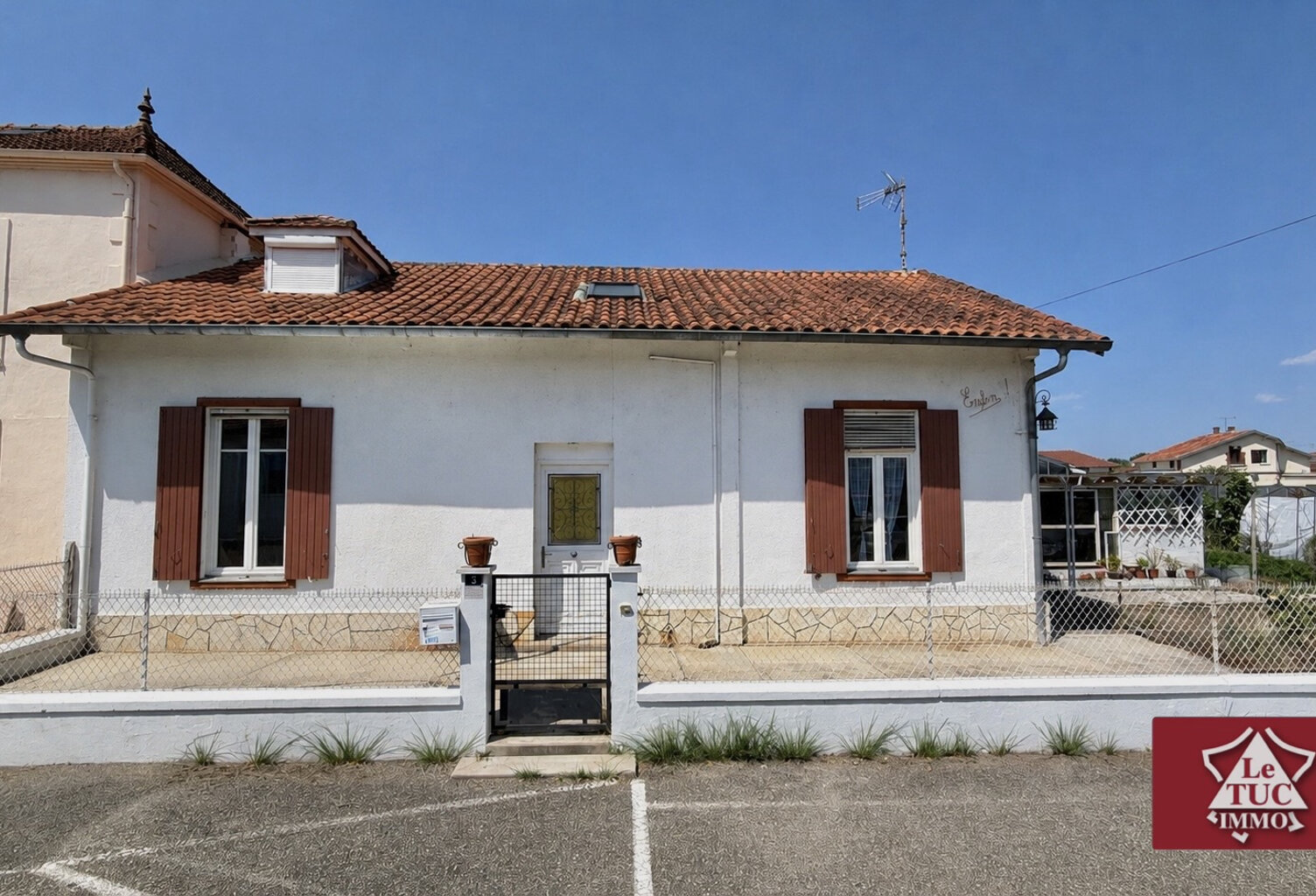 Maison rénovée avec jardin et garage — photo 1