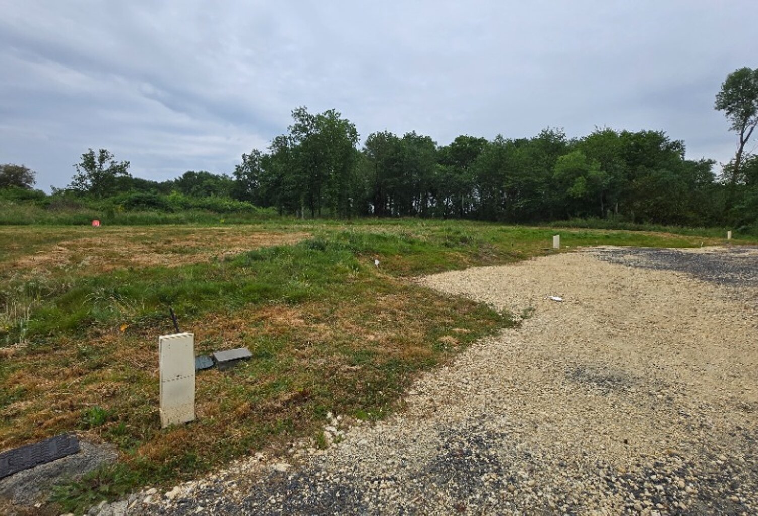 Terrain à bâtir à Boisredon (17150) — photo 1