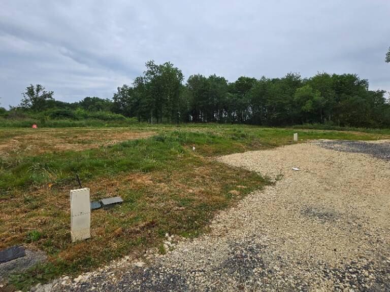 Terrain à bâtir à Boisredon (17150) — photo 1