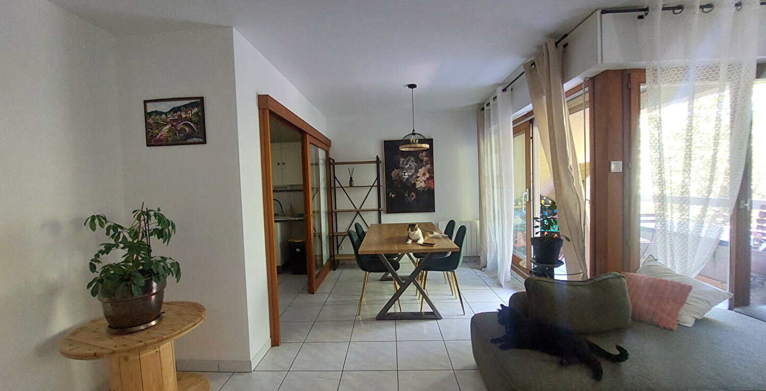 Appartement T3 traversant, deux balcons, cave et garage 2 voitures - Tour de ville RODEZ — photo 1
