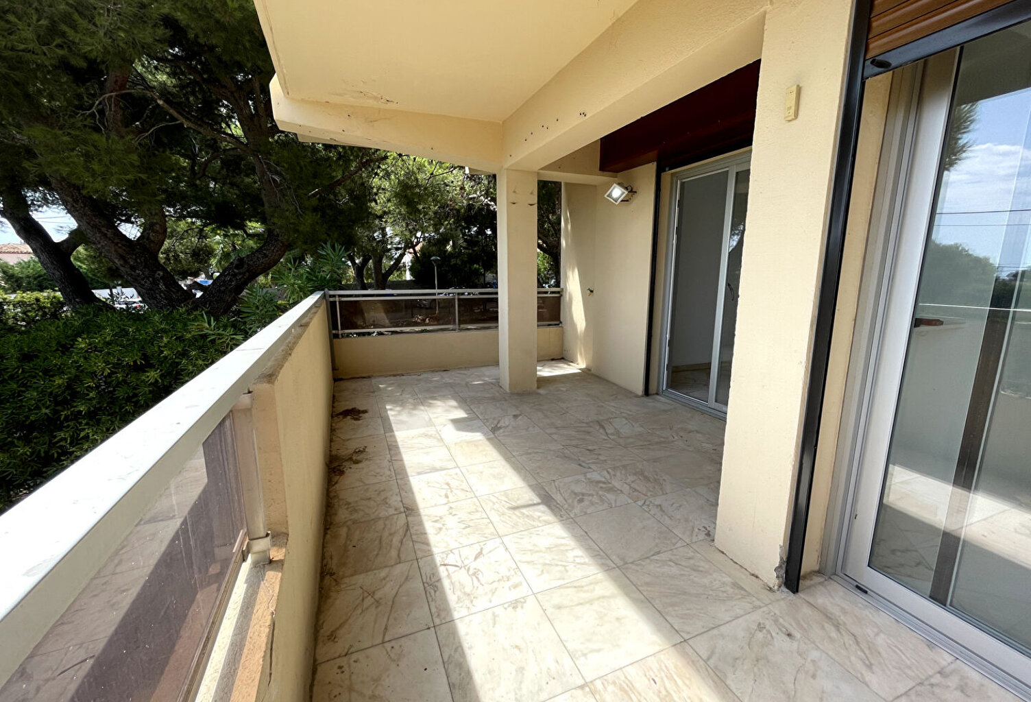 A LOUER Appartement rénové sur Carry Le Rouet 3 pièce(s) 62.09 m2 en rez de chaussée résidence sécurisée, terrasse, emplacement parking privatif — photo 1