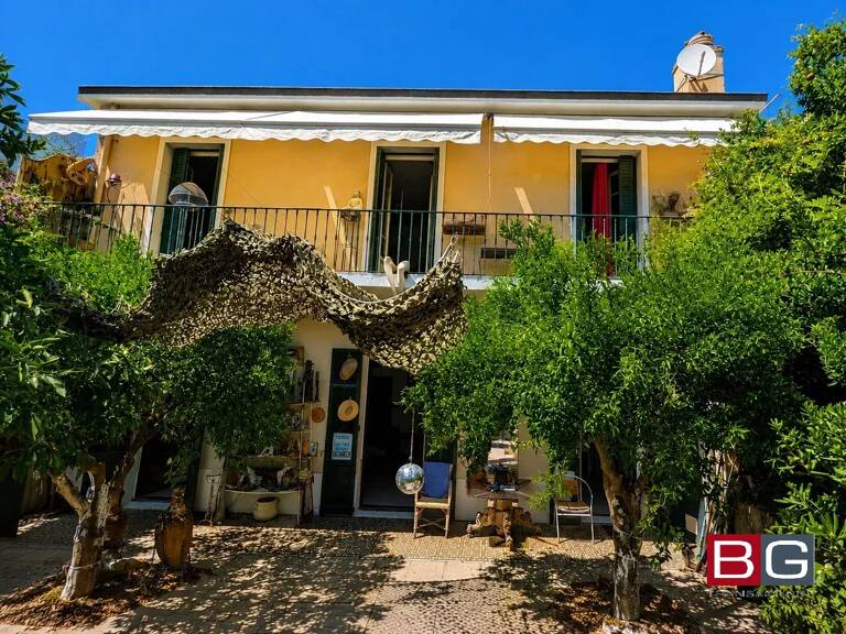 Villa spacieuse à Antibes Centre avec jardin et cheminée — photo 1