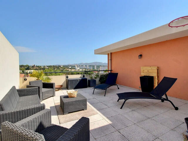Appartement Marseille de type 4 de 80m² avec 2 grandes terrasses, garage double et place privative — photo du bien