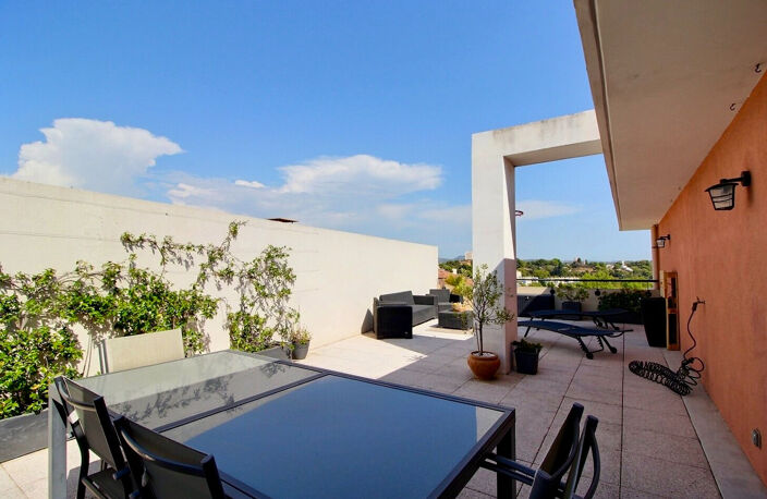 Appartement Marseille de type 4 de 80m² avec 2 grandes terrasses, garage double et place privative — photo 3