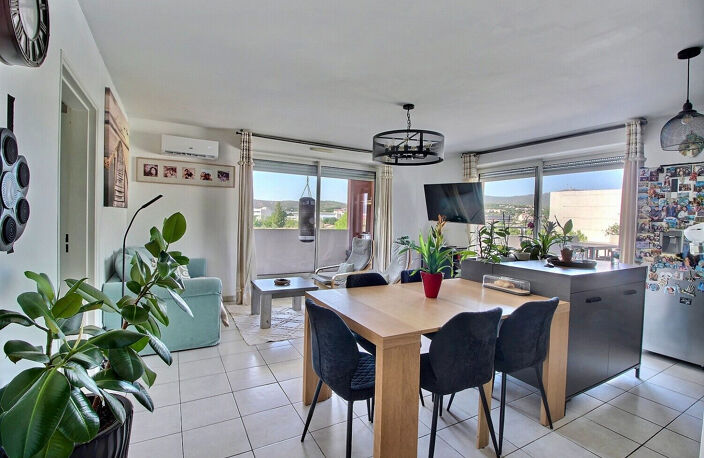 Appartement Marseille de type 4 de 80m² avec 2 grandes terrasses, garage double et place privative — photo 5