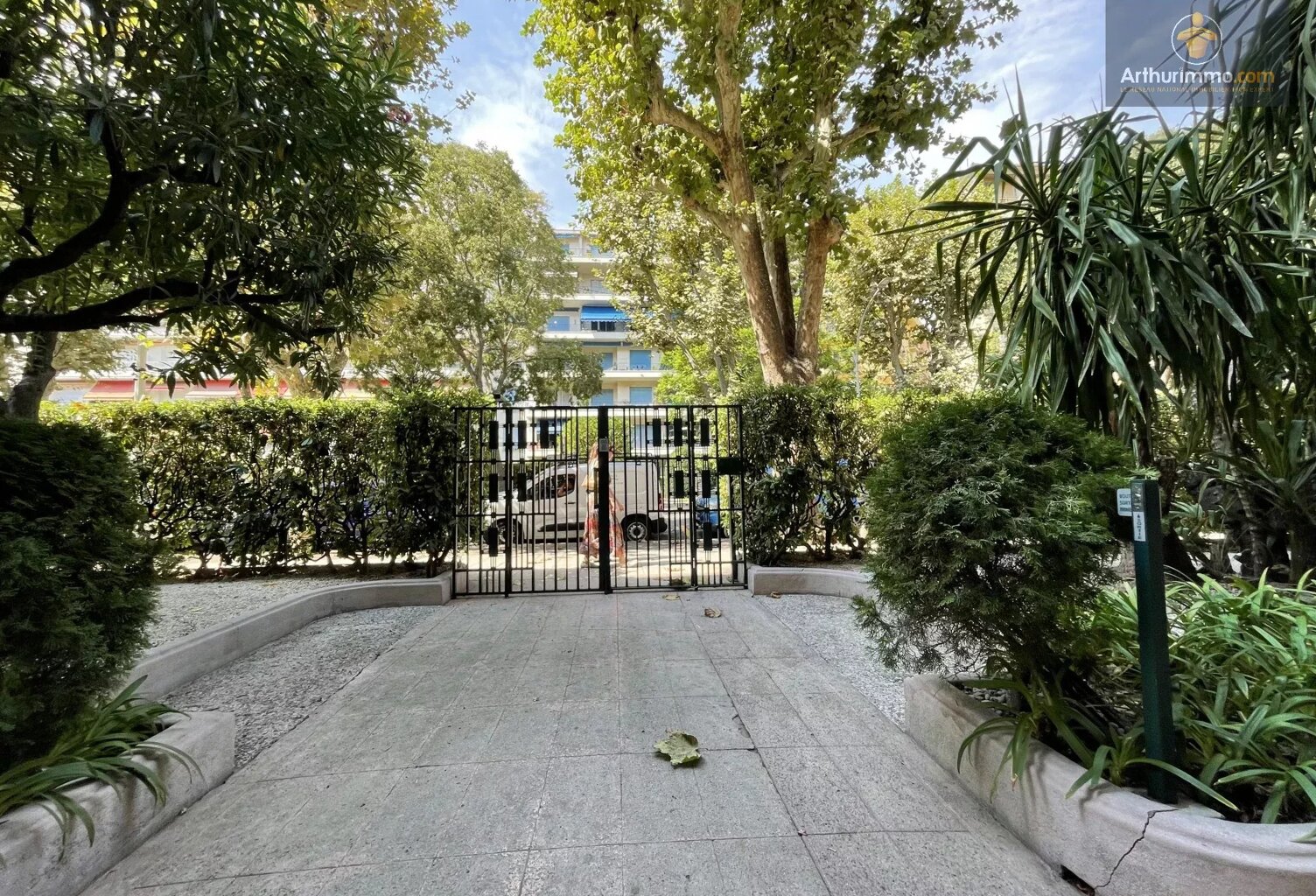 4 pièces Bourgeois avec terrasse Boulevard Dubouchage — photo 1