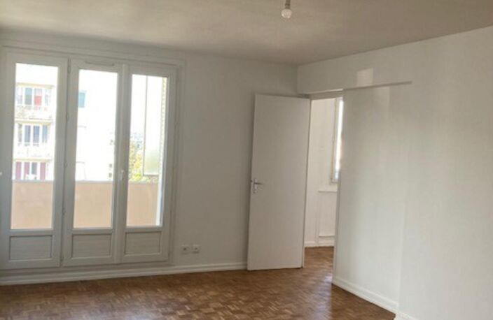 Location appartement 4 pièces 82 m² à Lyon 5 (69005) — photo 2