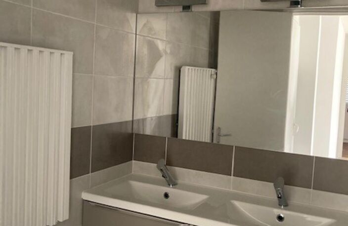 Location appartement 4 pièces 82 m² à Lyon 5 (69005) — photo 4