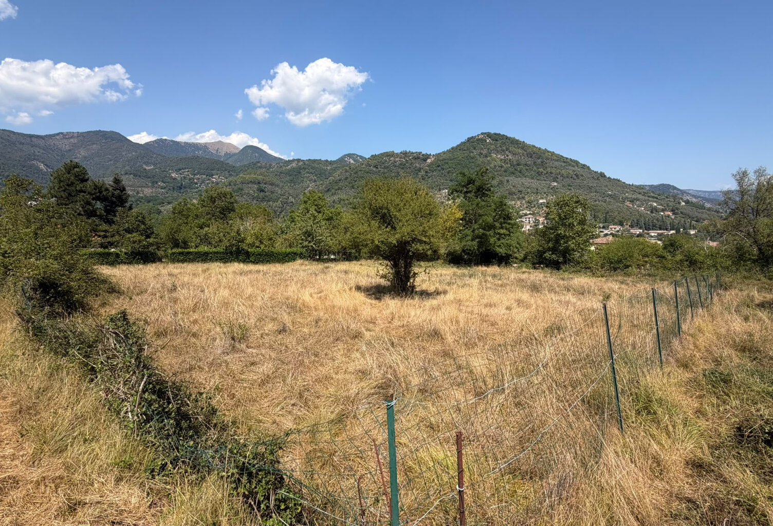 RARE : TERRAIN CONSTRUCTIBLE DE 1500 m2 / SOSPEL — photo 1