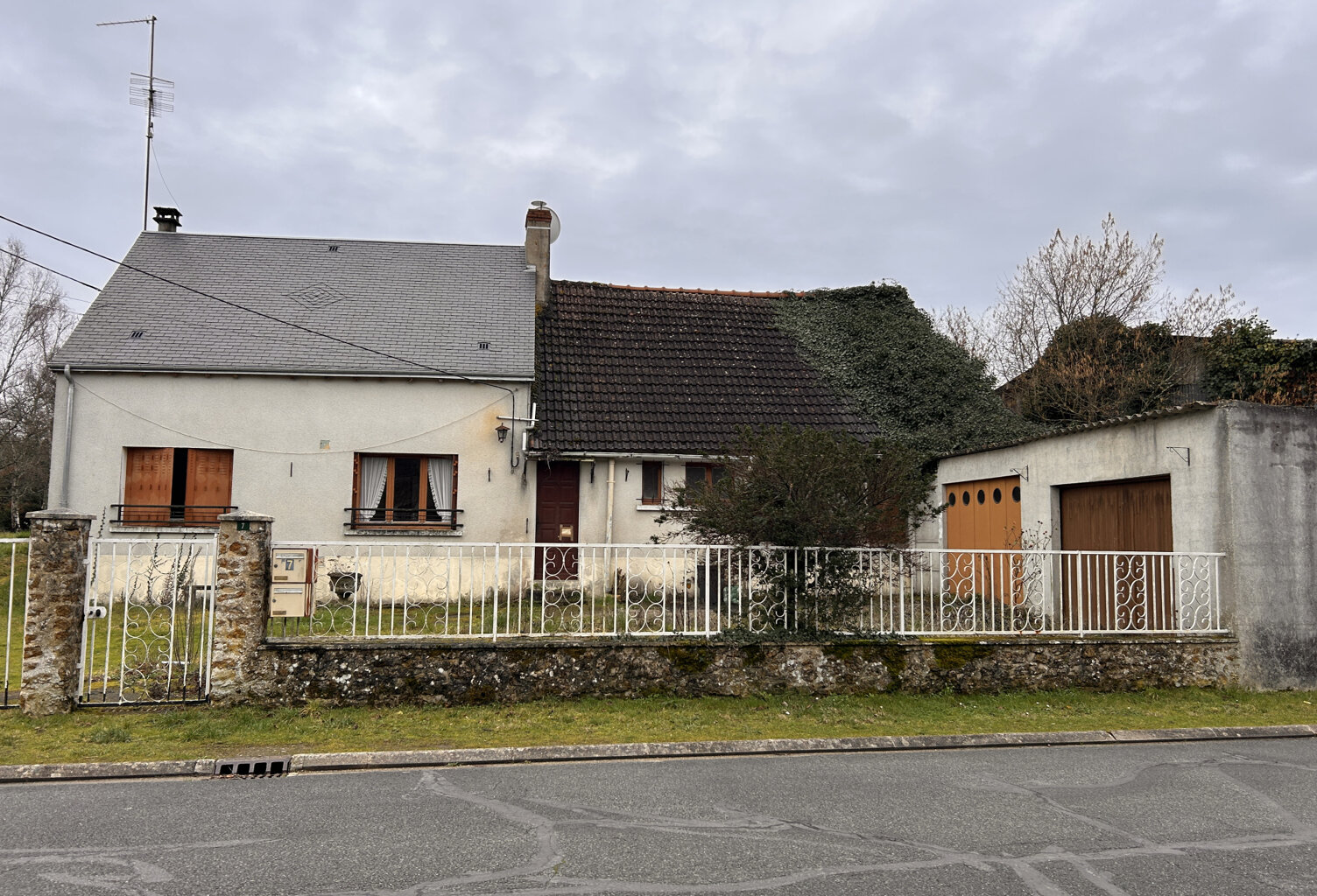 A VENDRE - Maison 4 pièces avec garage et jardin à Chazelet — photo 1