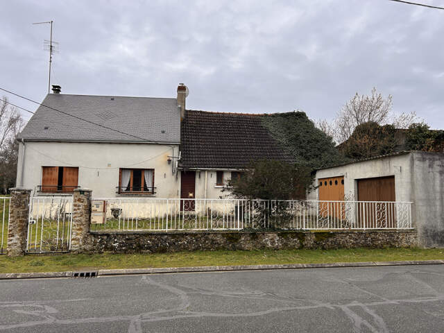 A VENDRE - Maison 4 pièces avec garage et jardin à Chazelet — photo du bien