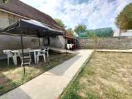 Maison de bourg en pierre avec terrasse et jardin — photo 3