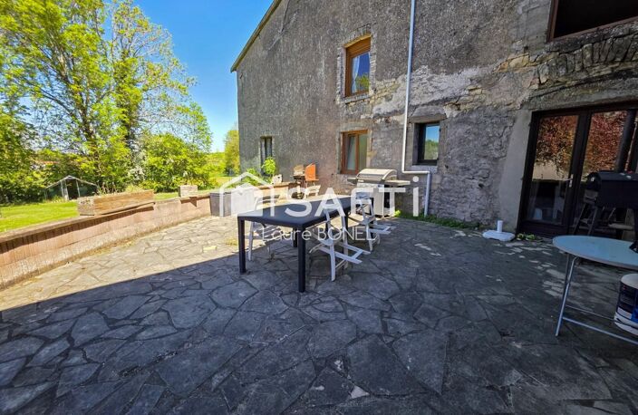 Maison de village aux volumes XXL, jardin agréable — photo 2