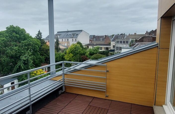 Spacieux T4 dans un immeuble de caractère — photo 3