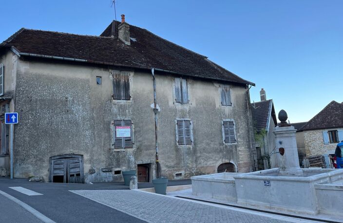 Spécial investisseur : rare et bel Immeuble à rénover en plein centre — photo 3