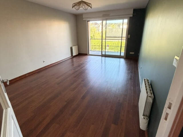 T3 AVEC BALCON ET VUE PANORAMIQUE SUR LA MAYENNE   LAVAL (53 — photo du bien