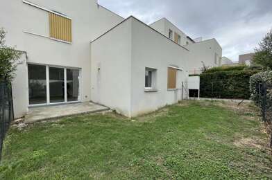 Appartement 3 pièces 885 €
