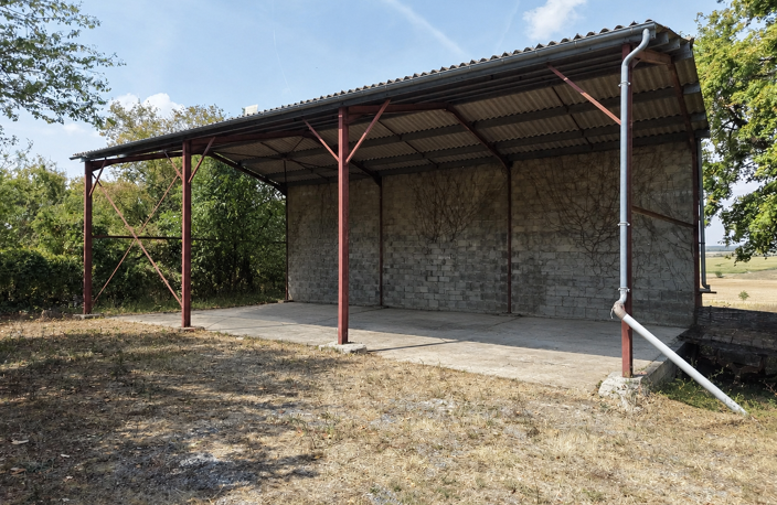 ? Hangar de 100 m2 sur 2 200 m2 de terrain à Tusson ? — photo 2