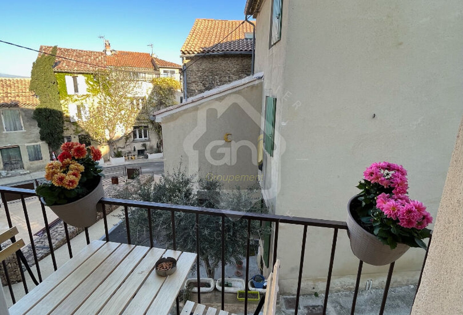 A LOUER Appartement Châteauneuf Du Pape 3 pièce(s) 50 m2 avec balcon — photo 1