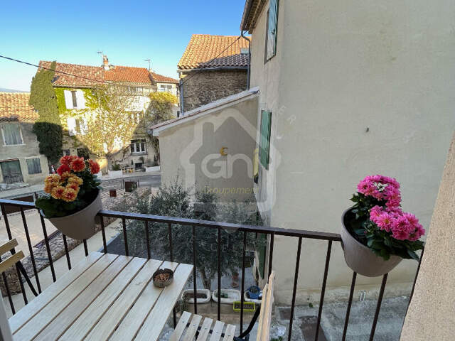 A LOUER Appartement Châteauneuf Du Pape 3 pièce(s) 50 m2 avec balcon — photo du bien