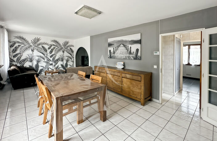 Plain pied 5 chambres Dépendances Jardin — photo 2