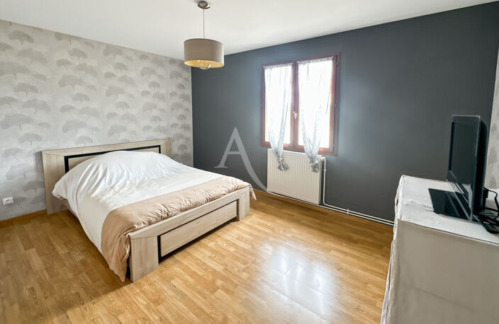 Plain pied 5 chambres Dépendances Jardin — photo 3